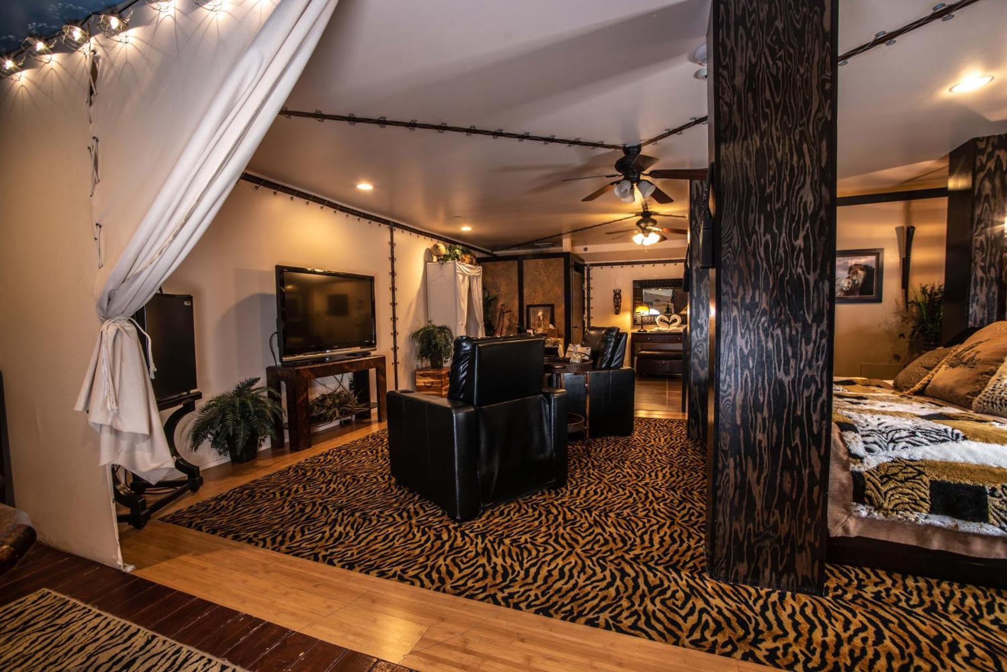 The Anniversary Inn - Logan Bagian luar foto
