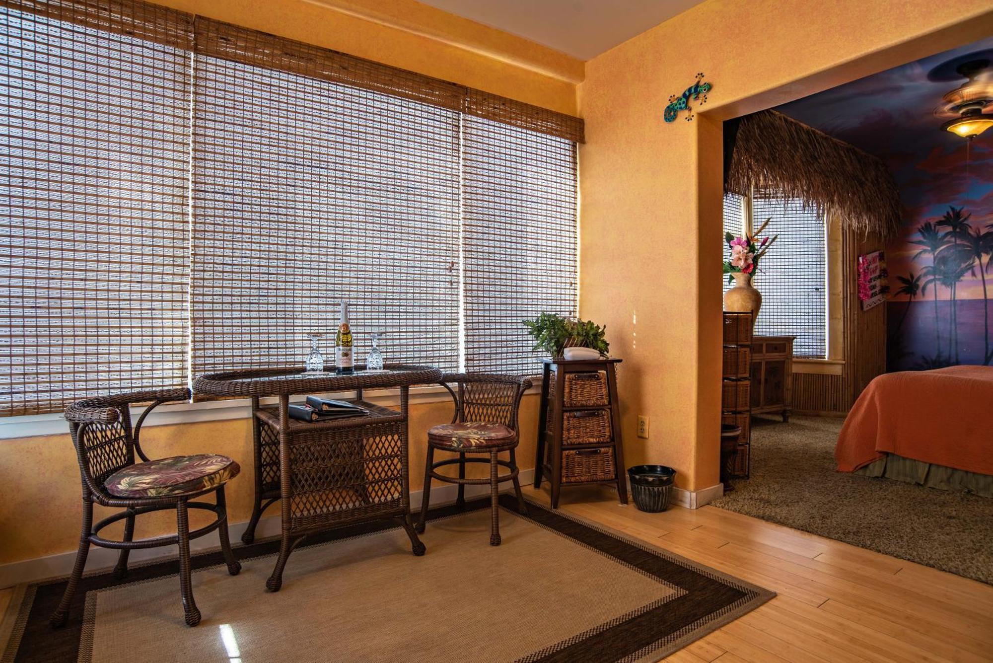 The Anniversary Inn - Logan Bagian luar foto