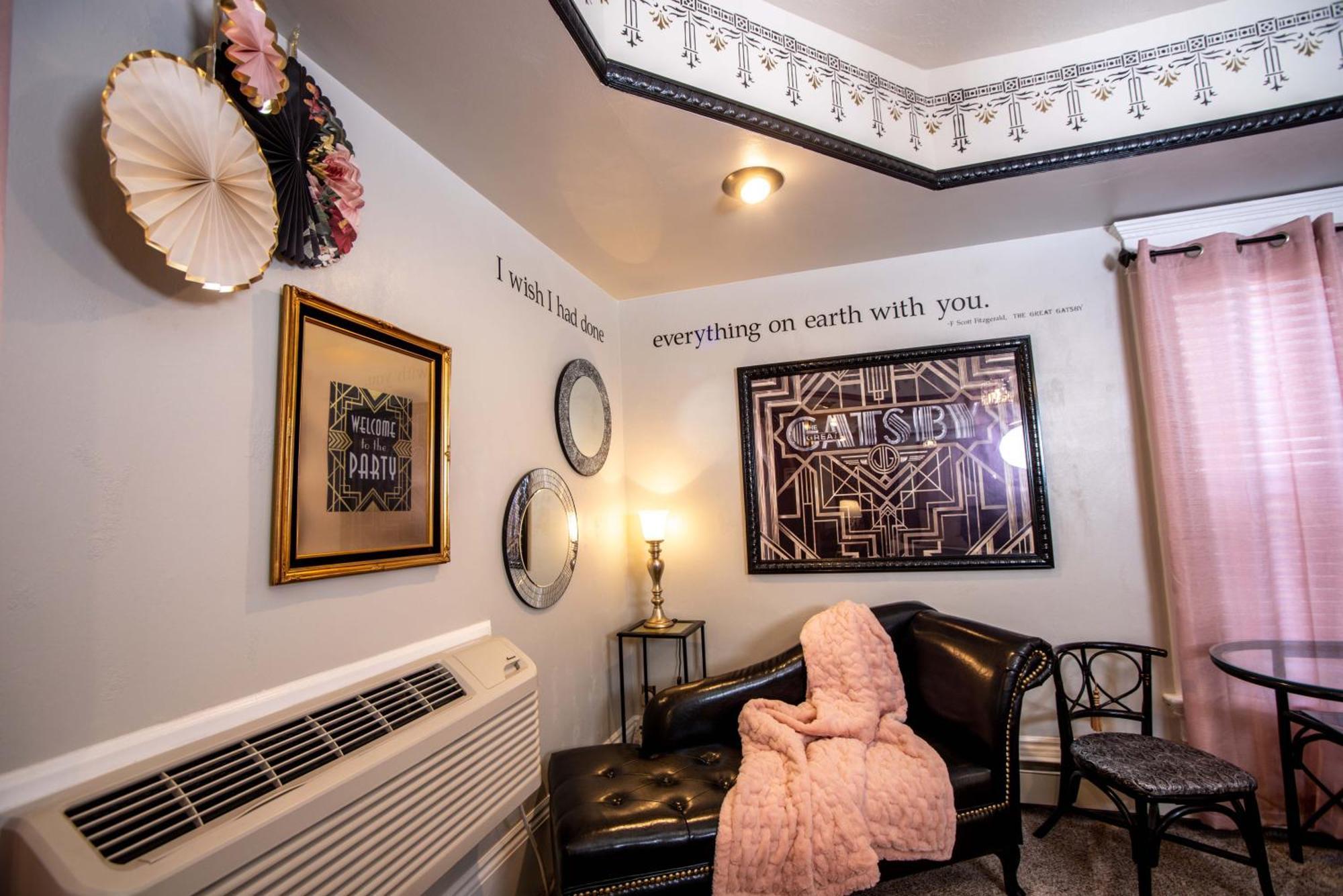 The Anniversary Inn - Logan Bagian luar foto