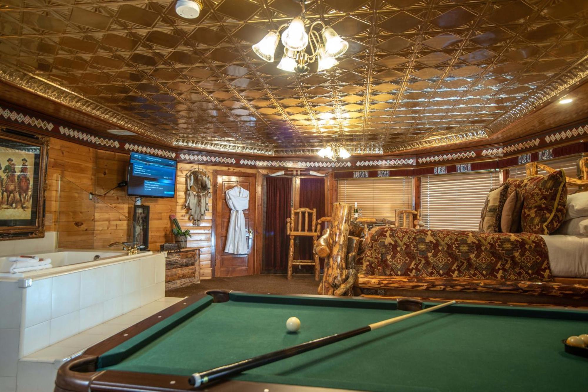 The Anniversary Inn - Logan Bagian luar foto